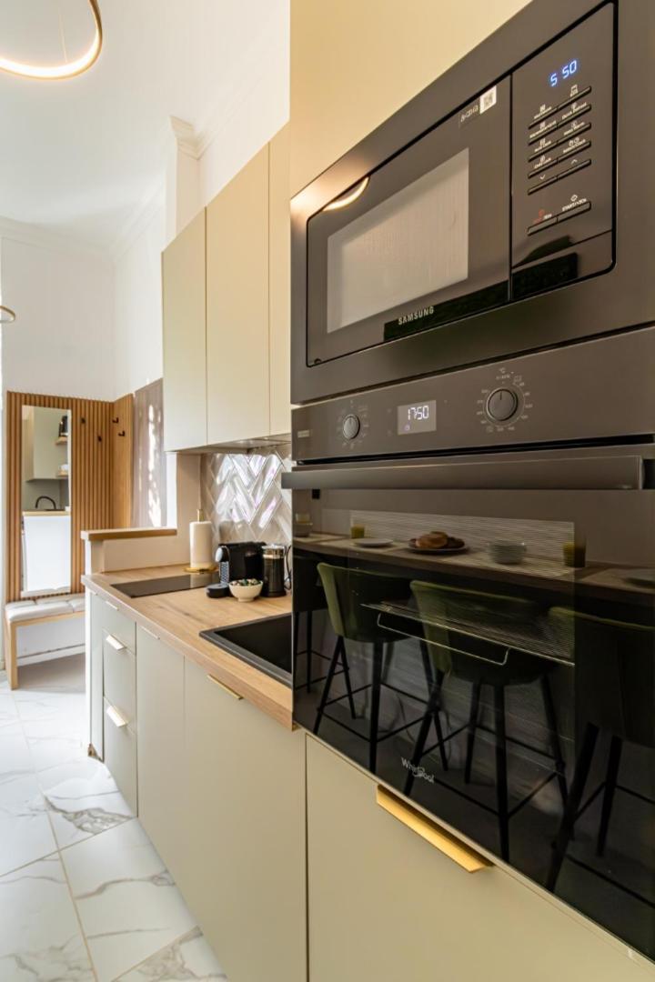 Oasis Apartment On The Broadway With Ac بودابست المظهر الخارجي الصورة