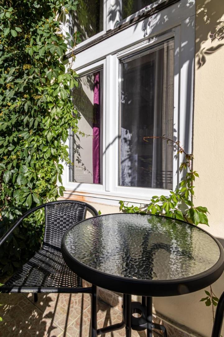 Oasis Apartment On The Broadway With Ac بودابست المظهر الخارجي الصورة